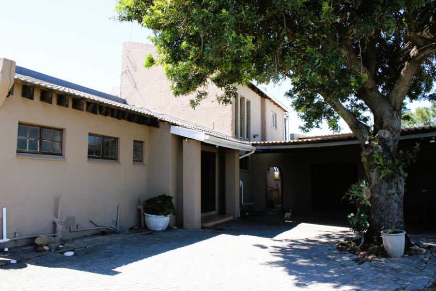 6 Bedroom Property for Sale in Gonubie Eastern Cape